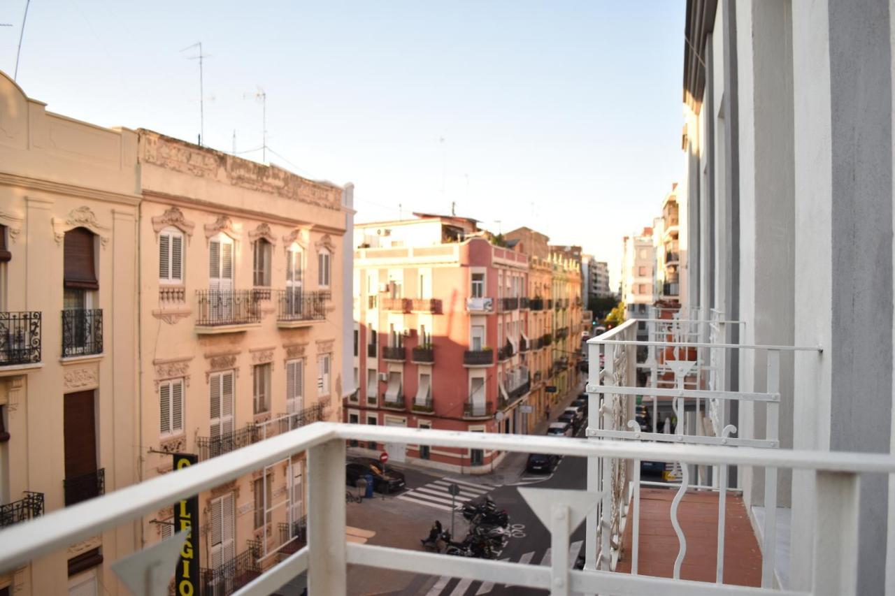 Gran Apartamento Cerca De Ruzafa Valencia Luaran gambar